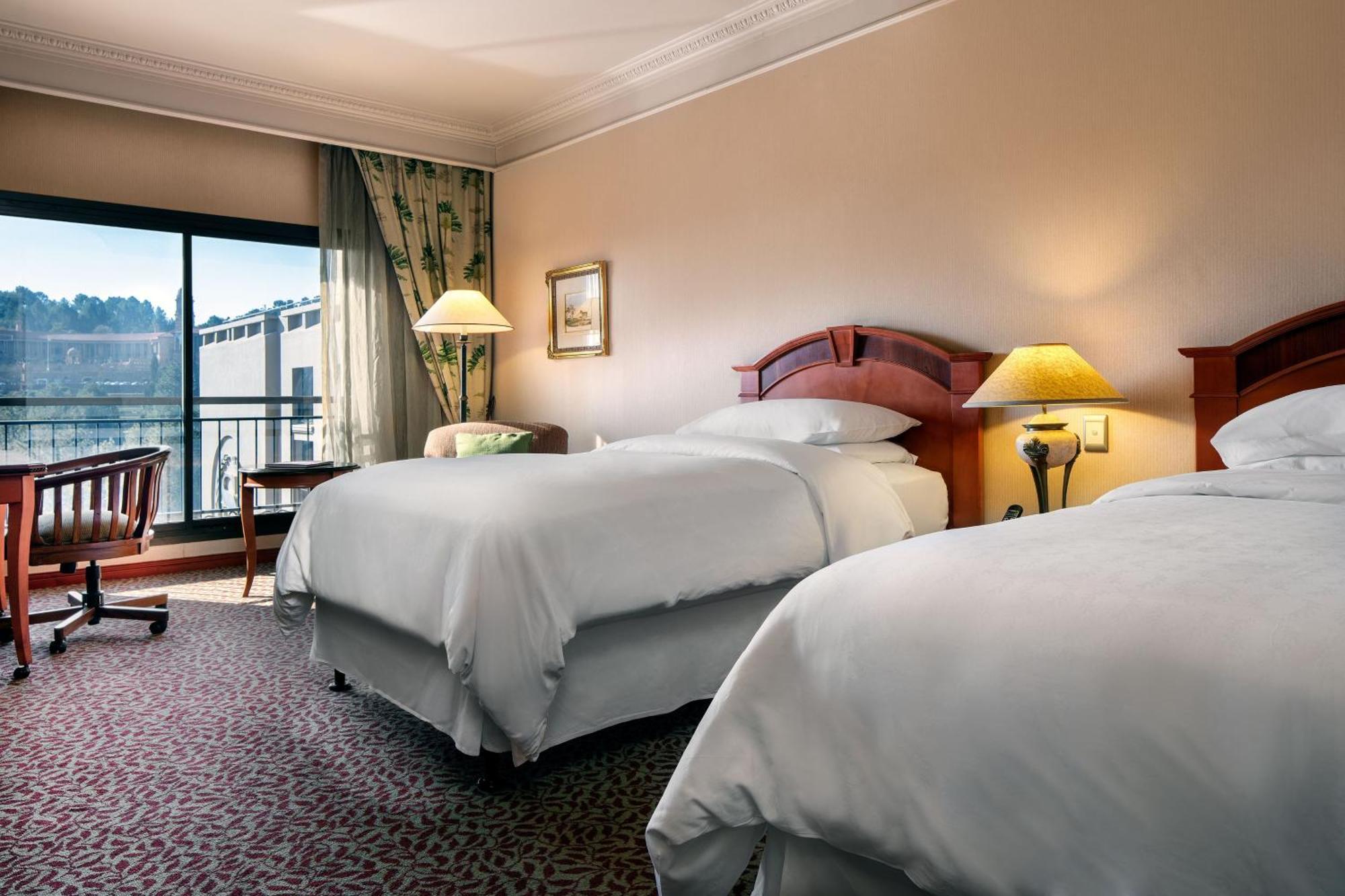 쉐라톤 프리토리아 호텔 프레토리아 외부 사진 A guest room at the Sheraton Kauai Resort